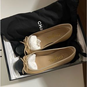 Chanel lambskin beige/black ballerina